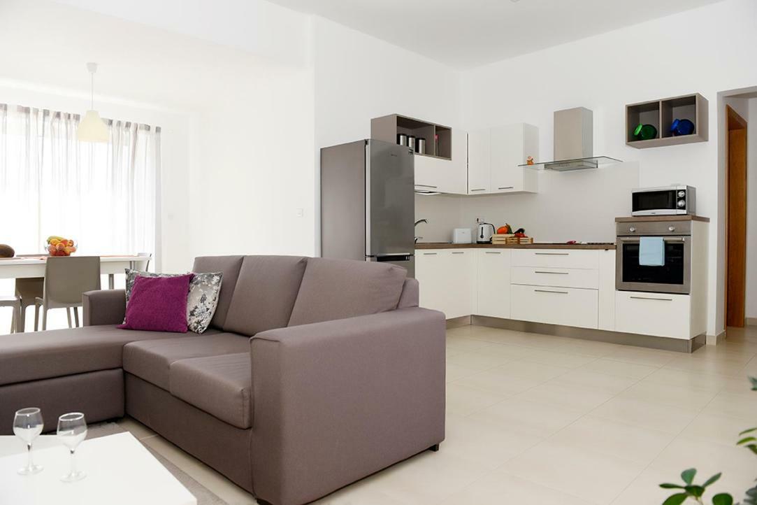 13 Village Apartments Mellieha Bagian luar foto