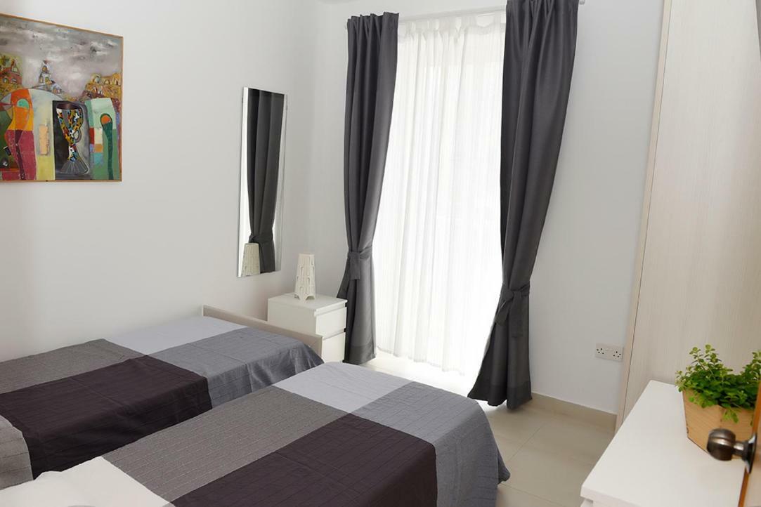 13 Village Apartments Mellieha Bagian luar foto