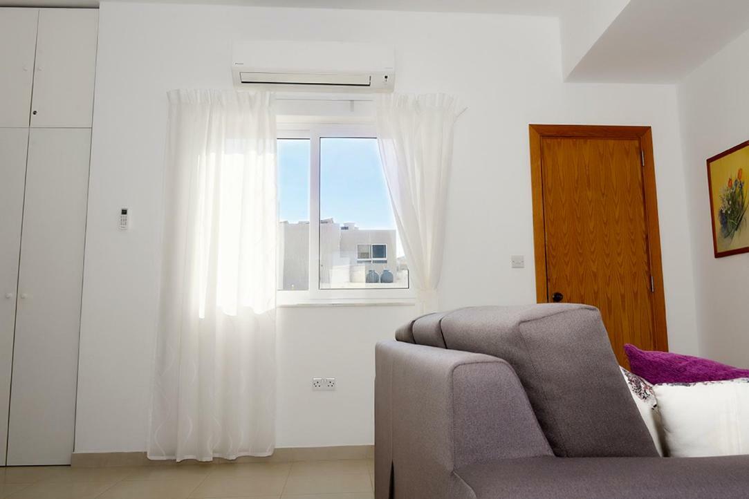 13 Village Apartments Mellieha Bagian luar foto